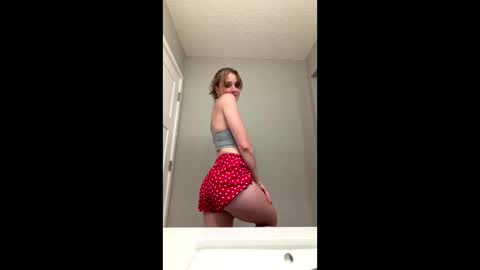 Snapshot of lovergirll1717 chatting on June 3, 6:35 pm lovergirll1717 online show from June 3, 6:35 pm