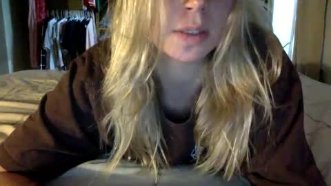 Snapshot of lovergirlsquirts chatting on July 19, 11:30 pm lovergirlsquirts online show from July 19, 11:30 pm