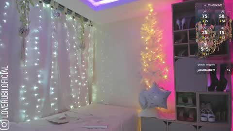Snapshot of loverubii chatting on December 18, 10:57 pm loverubii online show from December 18, 10:57 pm