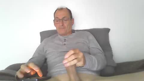 lovs2cum4u online show from October 1, 7:36 am