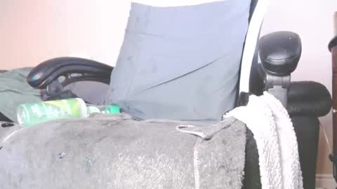 lovetobeused online show from November 28, 6:16 am