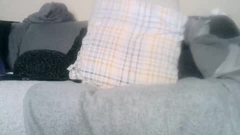 lovetobeused online show from January 15, 12:15 am