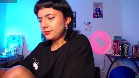 Snapshot of loving_alma chatting on September 25, 2:04 am loving_alma online show from September 25, 2:04 am