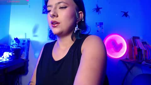 Snapshot of loving_alma chatting on November 6, 4:13 am loving_alma online show from November 6, 4:13 am