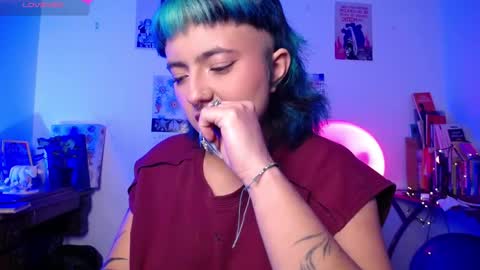 Snapshot of loving_alma chatting on November 27, 1:51 am loving_alma online show from November 27, 1:51 am