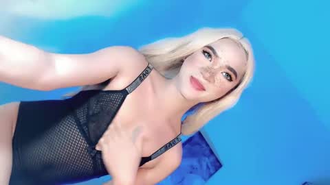 Lovingmonaru969 online show from December 23, 7:06 am