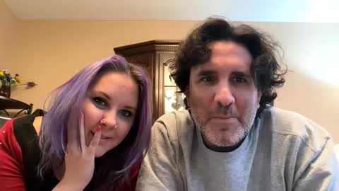 lovleybutwild online show from November 26, 9:05 pm