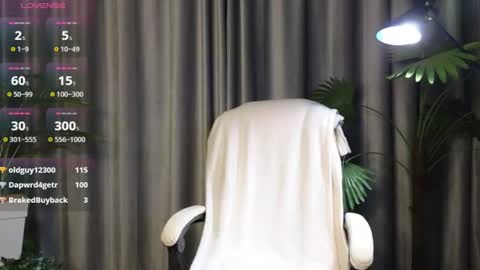 Snapshot of lowkeywild_ chatting on July 7, 7:23 am lowkeywild_ online show from July 7, 7:23 am