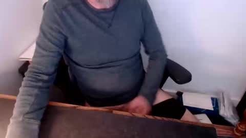 lreed090 online show from April 23, 3:25 pm