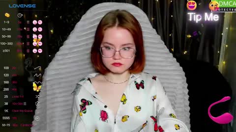 Snapshot of lu_muon chatting on March 1, 1:43 am lu_muon online show from March 1, 1:43 am