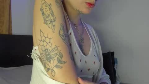 Jenn online show from January 14, 12:05 am