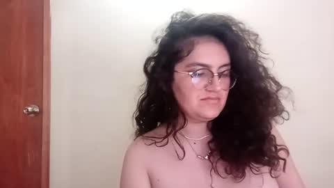 Snapshot of luanapowerful chatting on July 12, 2:35 am luanapowerful online show from July 12, 2:35 am
