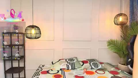 lUAN online show from October 24, 8:05 pm