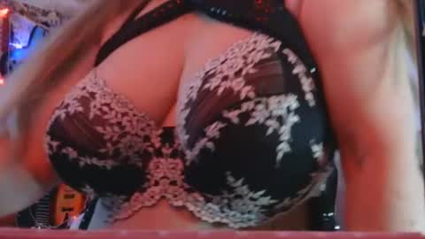 Snapshot of luanna837 chatting on June 14, 2:24 am luanna837 online show from June 14, 2:24 am