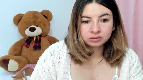Snapshot of luara__01__lecat_1 chatting on October 22, 10:26 am luara__01__lecat_1 online show from October 22, 10:26 am