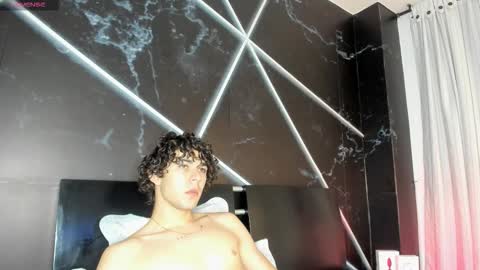 Luca Ferrer online show from October 25, 1:57 am