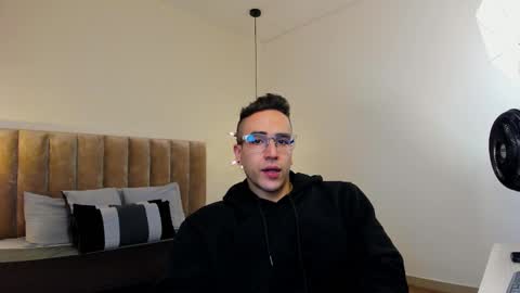 luca_morettii online show from September 19, 12:17 pm