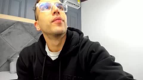 luca_morettii online show from October 10, 12:15 pm