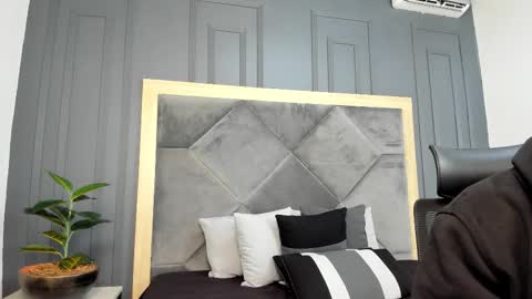 luca_morettii online show from November 14, 12:04 pm