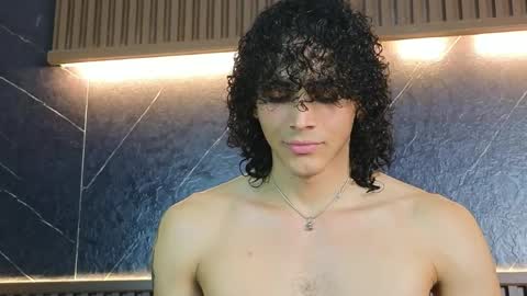 lucaalessi online show from April 16, 9:39 pm