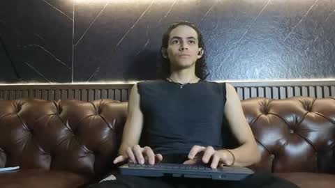 lucaalessi online show from April 18, 1:26 pm