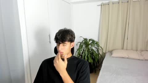 lucacosta19 online show from May 1, 8:02 pm