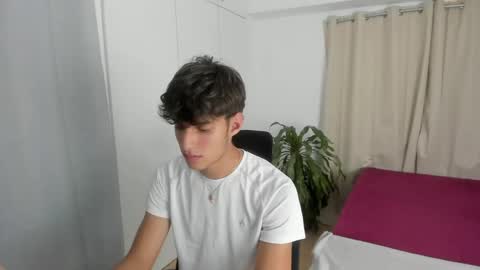 lucacosta19 online show from May 12, 7:11 pm