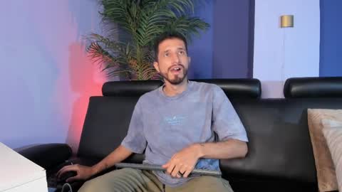 Snapshot of lucas4me chatting on April 1, 4:13 am Lucas online show from April 1, 4:13 am