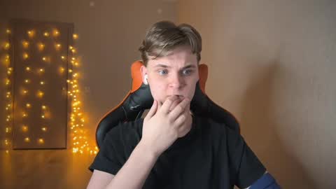 Snapshot of lucas_dany chatting on January 24, 1:24 am Lucas Gill online show from January 24, 1:24 am