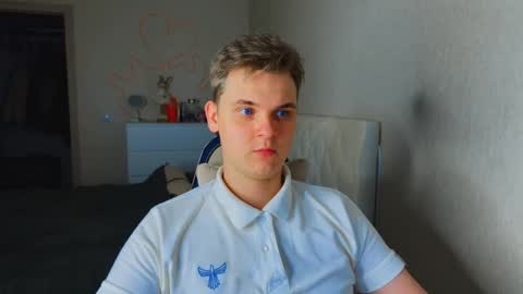 Snapshot of lucas_dany chatting on December 14, 4:01 pm Lucas Gill online show from December 14, 4:01 pm