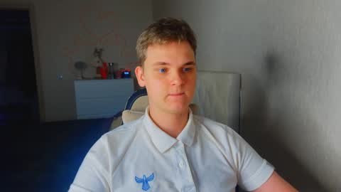 Snapshot of lucas_dany chatting on December 15, 5:23 am Lucas Gill online show from December 15, 5:23 am