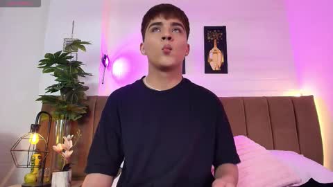 Lucas lovee online show from February 19, 2:51 am