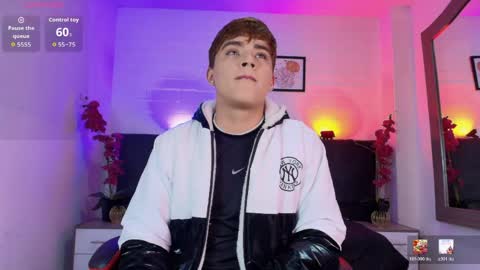 Snapshot of lucas_lovee chatting on May 17, 1:51 pm Lucas lovee online show from May 17, 1:51 pm