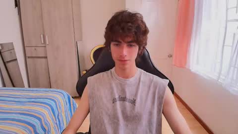 Snapshot of lucas_xo chatting on September 21, 8:21 pm lucas_xo online show from September 21, 8:21 pm