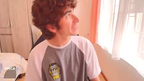 Snapshot of lucas_xo chatting on September 25, 4:32 pm lucas_xo online show from September 25, 4:32 pm