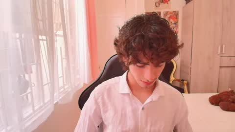 Snapshot of lucas_xo chatting on October 15, 8:42 pm lucas_xo online show from October 15, 8:42 pm