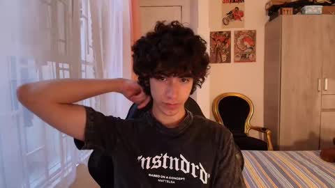 Snapshot of lucas_xo chatting on November 1, 10:12 pm lucas_xo online show from November 1, 10:12 pm