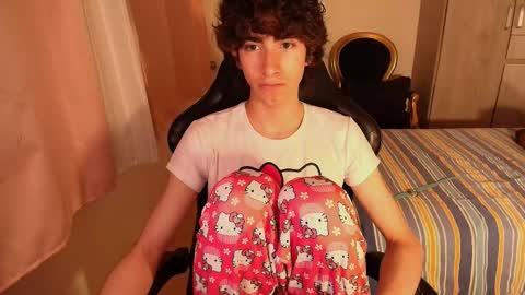 Snapshot of lucas_xo chatting on November 3, 1:51 am lucas_xo online show from November 3, 1:51 am