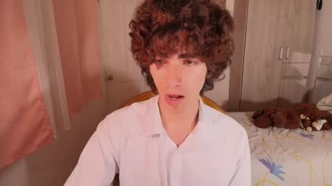 Snapshot of lucas_xo chatting on November 7, 1:27 am lucas_xo online show from November 7, 1:27 am