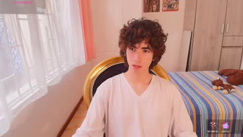 Snapshot of lucas_xo chatting on November 12, 4:29 pm lucas_xo online show from November 12, 4:29 pm