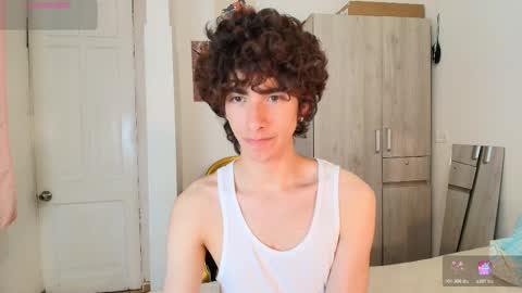 Snapshot of lucas_xo chatting on November 16, 4:07 am lucas_xo online show from November 16, 4:07 am