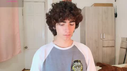 Snapshot of lucas_xo chatting on November 20, 5:51 am lucas_xo online show from November 20, 5:51 am