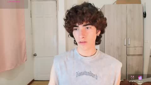 Snapshot of lucas_xo chatting on November 21, 3:38 am lucas_xo online show from November 21, 3:38 am