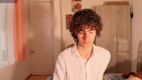 Snapshot of lucas_xo chatting on November 23, 9:25 pm lucas_xo online show from November 23, 9:25 pm