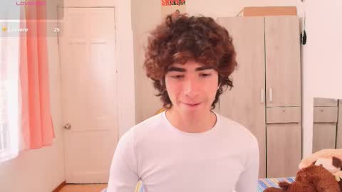 Snapshot of lucas_xo chatting on November 26, 3:57 pm lucas_xo online show from November 26, 3:57 pm