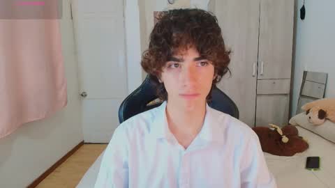 lucas_xo online show from December 17, 1:55 am