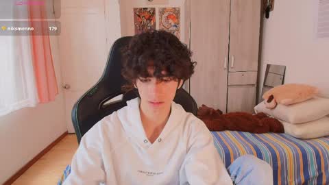 lucas_xo online show from April 10, 6:45 pm