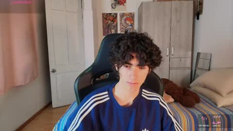 lucas_xo online show from April 14, 10:49 pm