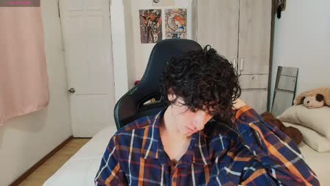 lucas_xo online show from April 21, 6:09 am