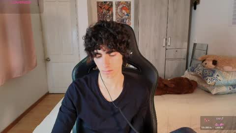 lucas_xo online show from April 22, 11:39 pm